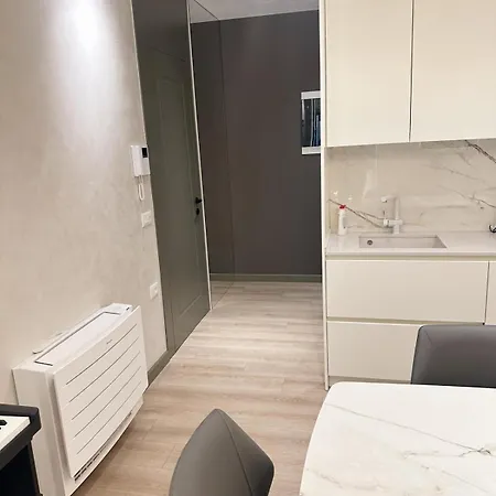 Modern New Apt, Prime Location&view